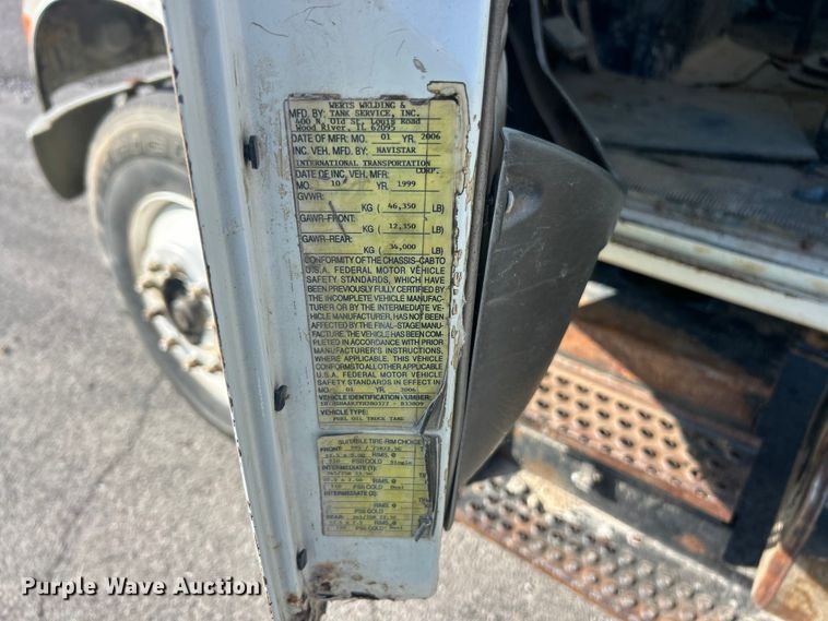 image for item FC2522 2000 International F-4900 fuel truck