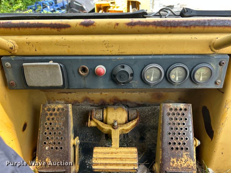 image for item FC2657 1994 Caterpillar 953B track loader