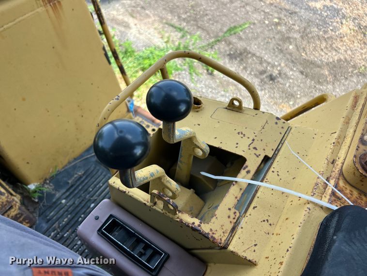 image for item FC2657 1994 Caterpillar 953B track loader