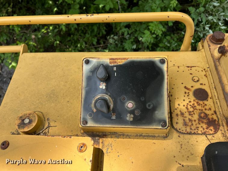 image for item FC2657 1994 Caterpillar 953B track loader