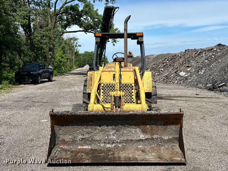 image for item FC2658 1994 John Deere 210C industrial tractor