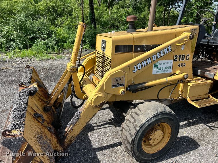 image for item FC2658 1994 John Deere 210C industrial tractor