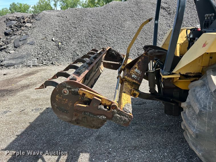 image for item FC2658 1994 John Deere 210C industrial tractor