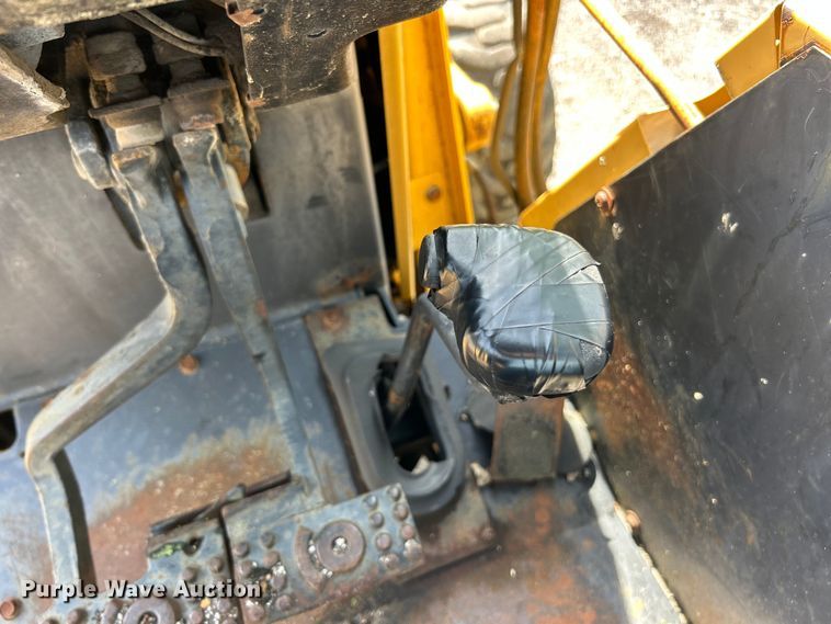 image for item FC2658 1994 John Deere 210C industrial tractor