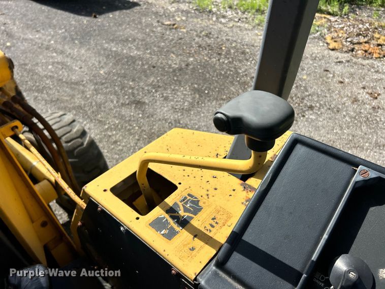 image for item FC2658 1994 John Deere 210C industrial tractor