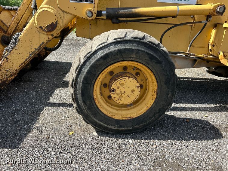 image for item FC2658 1994 John Deere 210C industrial tractor