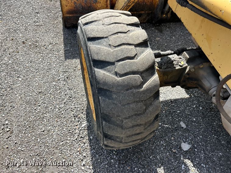 image for item FC2658 1994 John Deere 210C industrial tractor