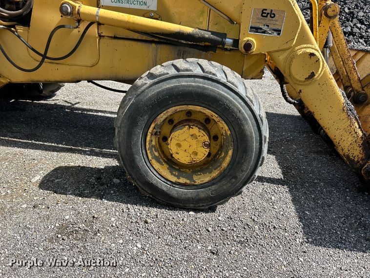 image for item FC2658 1994 John Deere 210C industrial tractor