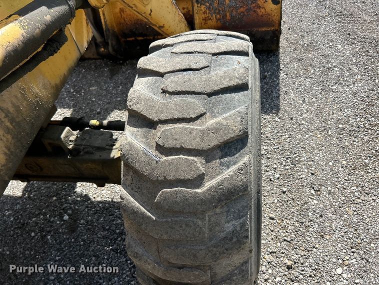image for item FC2658 1994 John Deere 210C industrial tractor