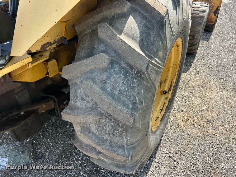 image for item FC2658 1994 John Deere 210C industrial tractor