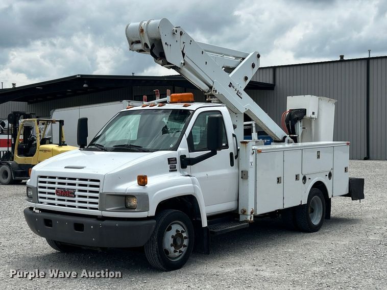 image for item FC2699 2008 GMC C5500 bucket truck