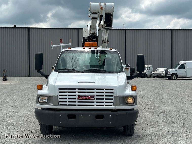 image for item FC2699 2008 GMC C5500 bucket truck