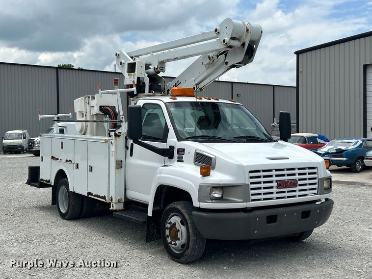 image for item FC2699 2008 GMC C5500 bucket truck