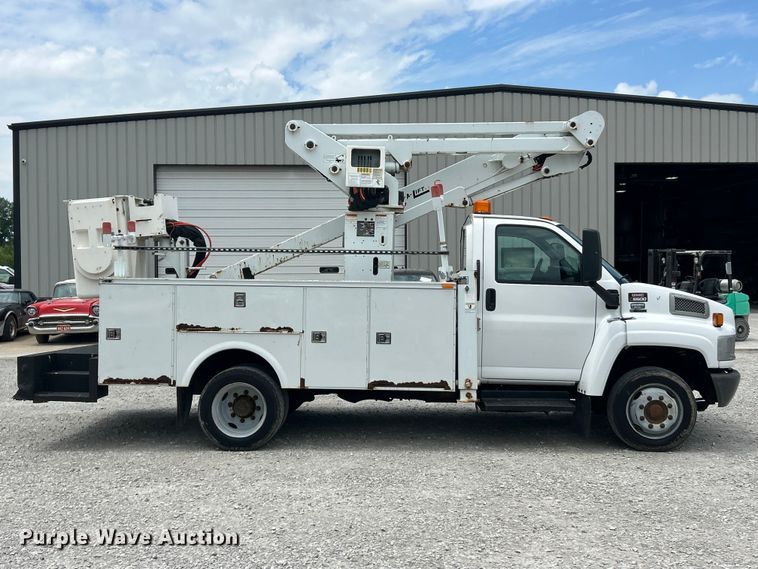 image for item FC2699 2008 GMC C5500 bucket truck