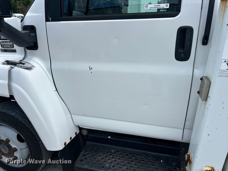 image for item FC2699 2008 GMC C5500 bucket truck