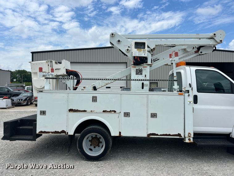 image for item FC2699 2008 GMC C5500 bucket truck