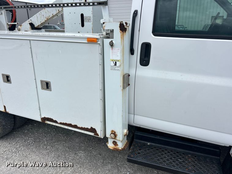 image for item FC2699 2008 GMC C5500 bucket truck