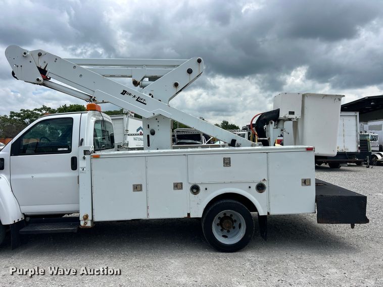 image for item FC2699 2008 GMC C5500 bucket truck