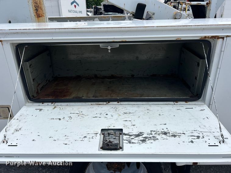 image for item FC2699 2008 GMC C5500 bucket truck