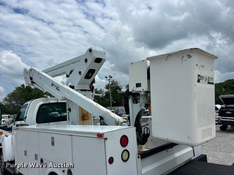image for item FC2699 2008 GMC C5500 bucket truck