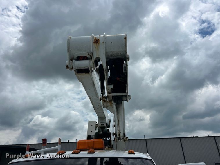 image for item FC2699 2008 GMC C5500 bucket truck