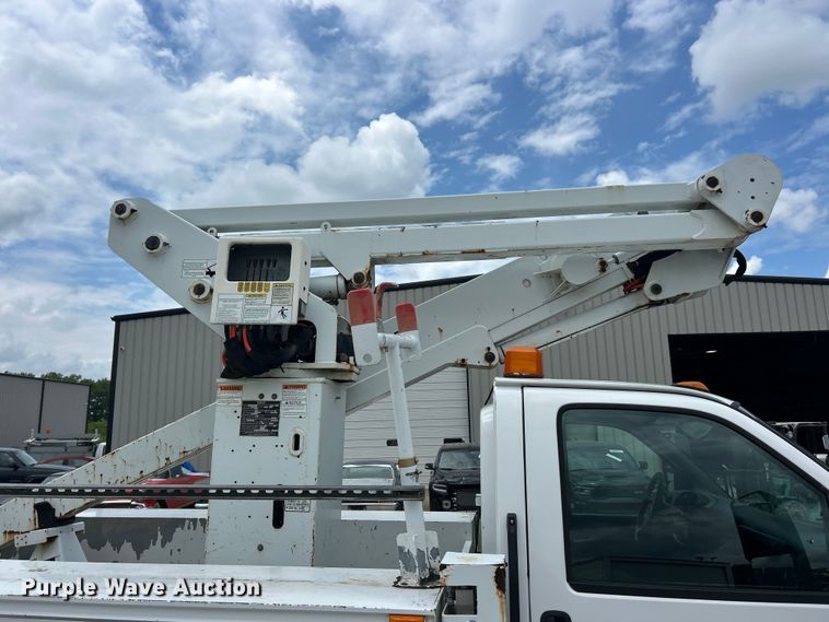 image for item FC2699 2008 GMC C5500 bucket truck