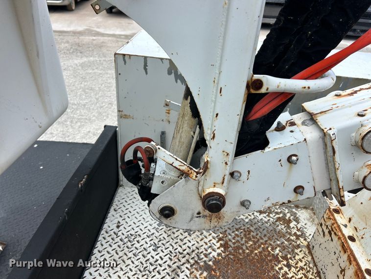 image for item FC2699 2008 GMC C5500 bucket truck