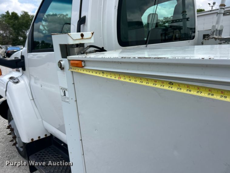 image for item FC2699 2008 GMC C5500 bucket truck