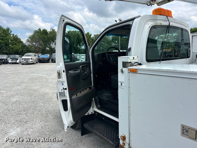 image for item FC2699 2008 GMC C5500 bucket truck