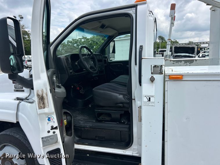 image for item FC2699 2008 GMC C5500 bucket truck