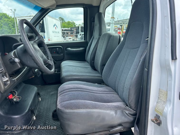 image for item FC2699 2008 GMC C5500 bucket truck
