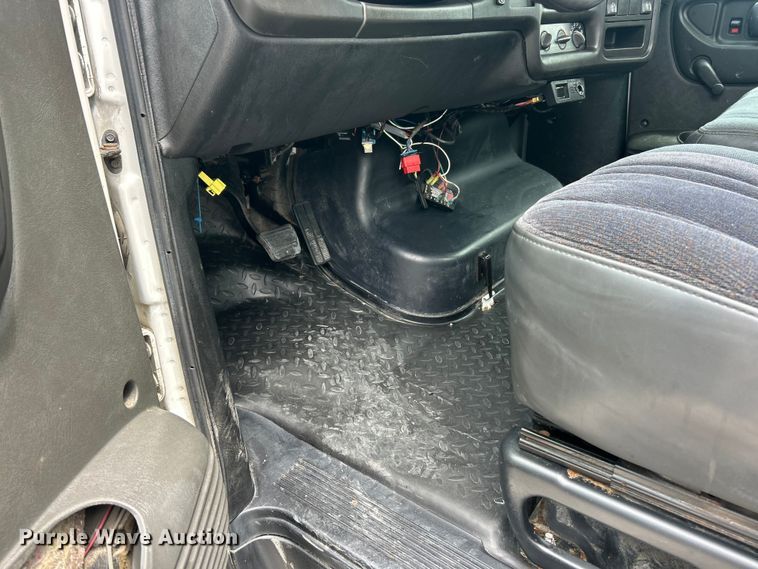 image for item FC2699 2008 GMC C5500 bucket truck