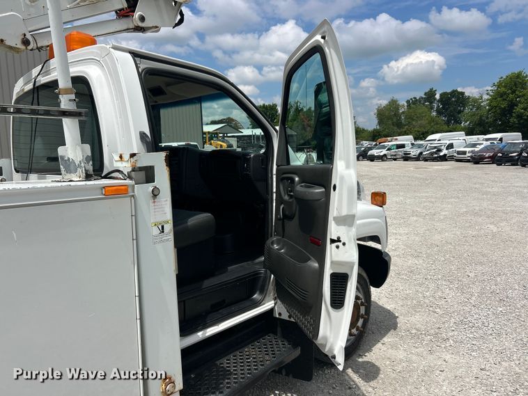 image for item FC2699 2008 GMC C5500 bucket truck
