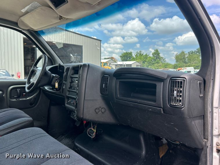 image for item FC2699 2008 GMC C5500 bucket truck