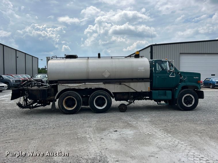 image for item FC2700 1986 GMC C7000 oil distributor truck