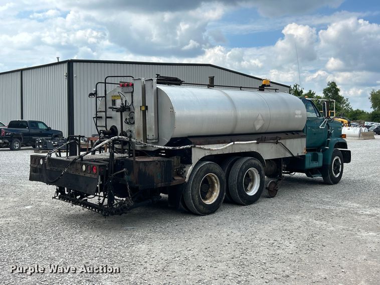 image for item FC2700 1986 GMC C7000 oil distributor truck