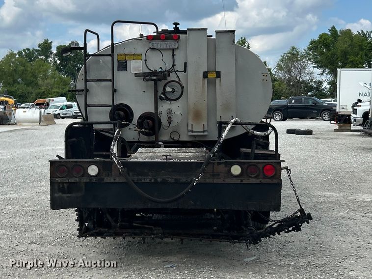image for item FC2700 1986 GMC C7000 oil distributor truck