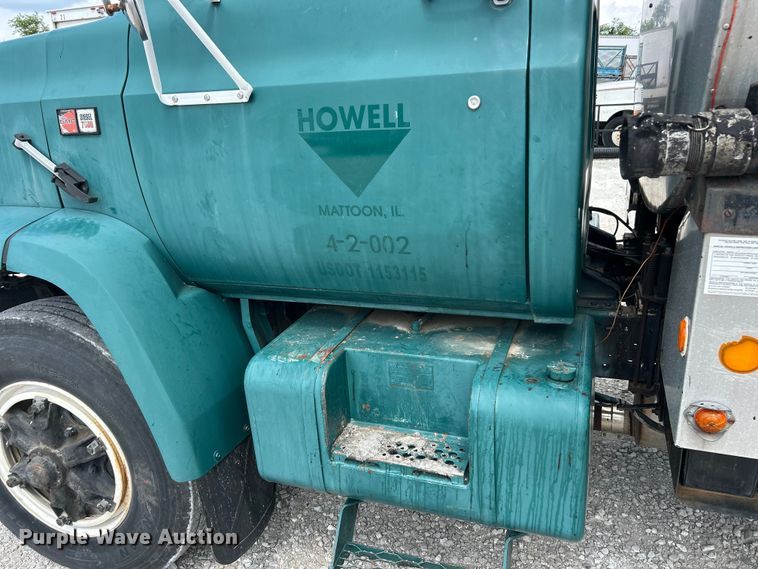 image for item FC2700 1986 GMC C7000 oil distributor truck
