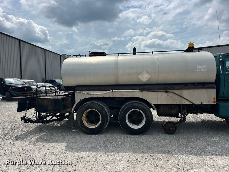 image for item FC2700 1986 GMC C7000 oil distributor truck