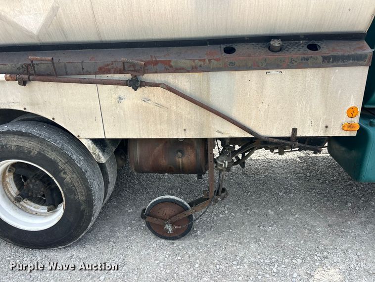 image for item FC2700 1986 GMC C7000 oil distributor truck