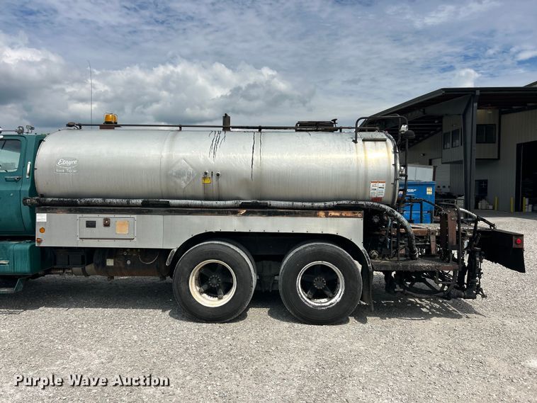 image for item FC2700 1986 GMC C7000 oil distributor truck