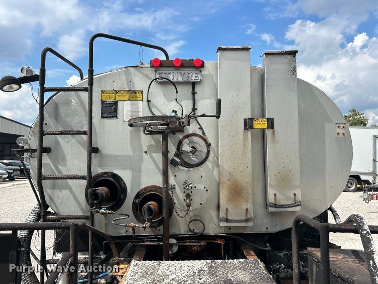 image for item FC2700 1986 GMC C7000 oil distributor truck