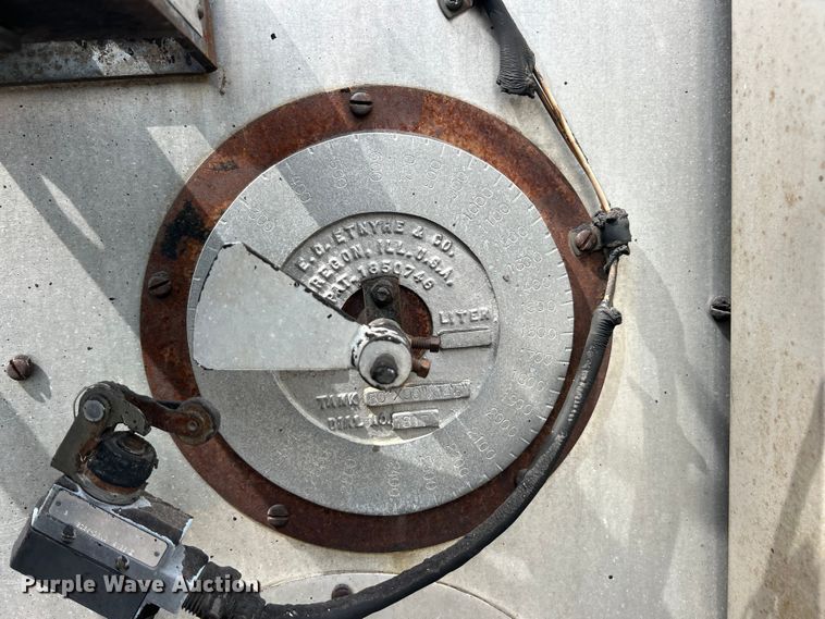 image for item FC2700 1986 GMC C7000 oil distributor truck