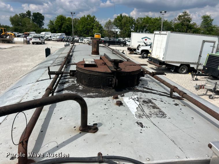 image for item FC2700 1986 GMC C7000 oil distributor truck