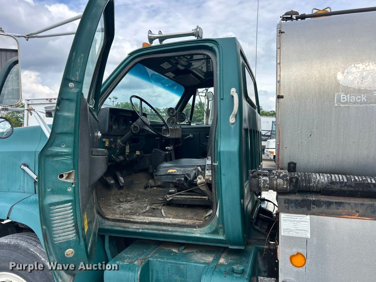 image for item FC2700 1986 GMC C7000 oil distributor truck