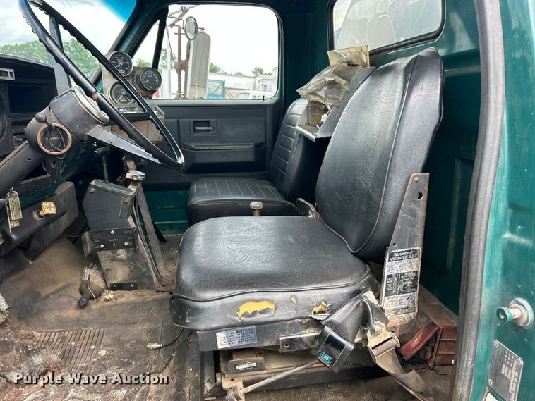 image for item FC2700 1986 GMC C7000 oil distributor truck