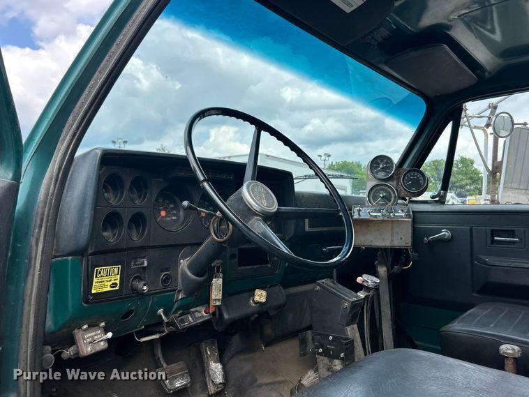 image for item FC2700 1986 GMC C7000 oil distributor truck