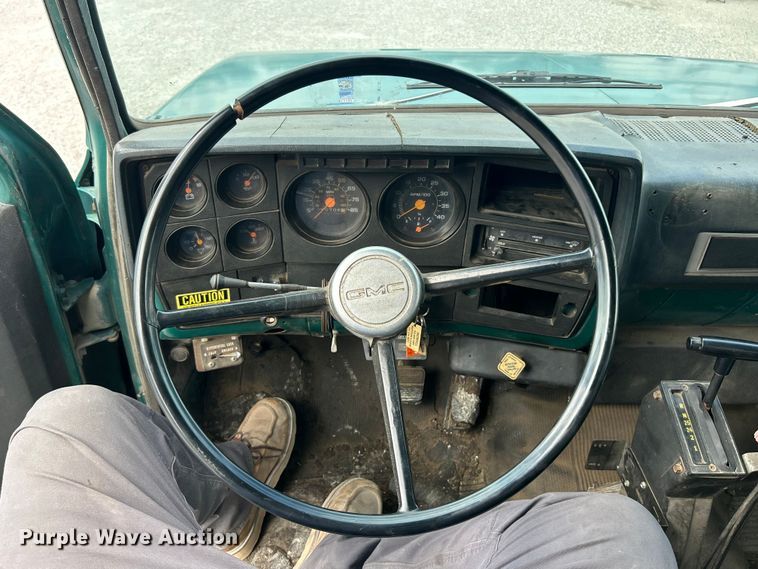 image for item FC2700 1986 GMC C7000 oil distributor truck