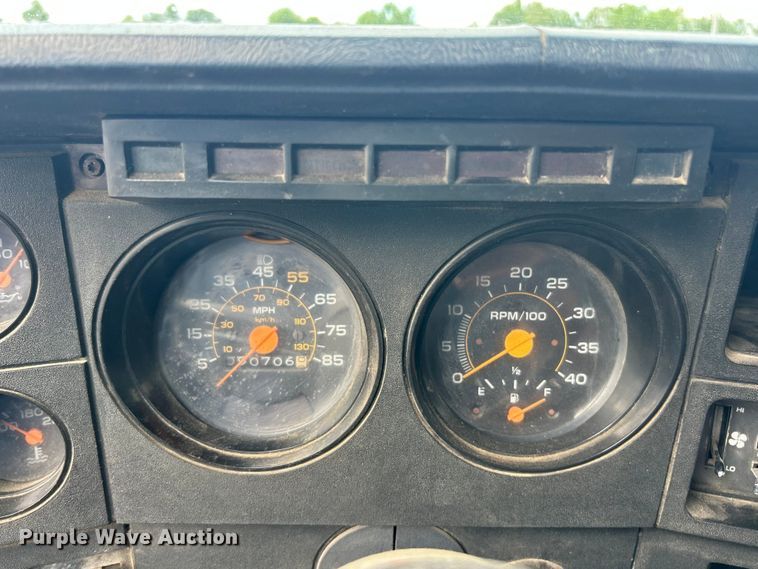 image for item FC2700 1986 GMC C7000 oil distributor truck