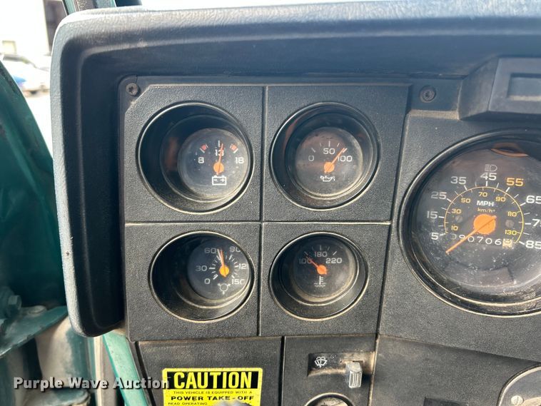 image for item FC2700 1986 GMC C7000 oil distributor truck